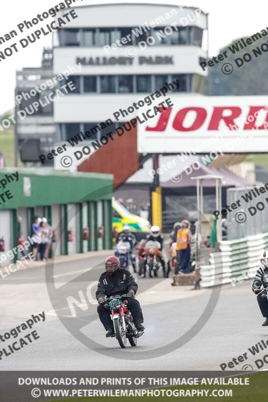 Vintage motorcycle club;eventdigitalimages;mallory park;mallory park trackday photographs;no limits trackdays;peter wileman photography;trackday digital images;trackday photos;vmcc festival 1000 bikes photographs